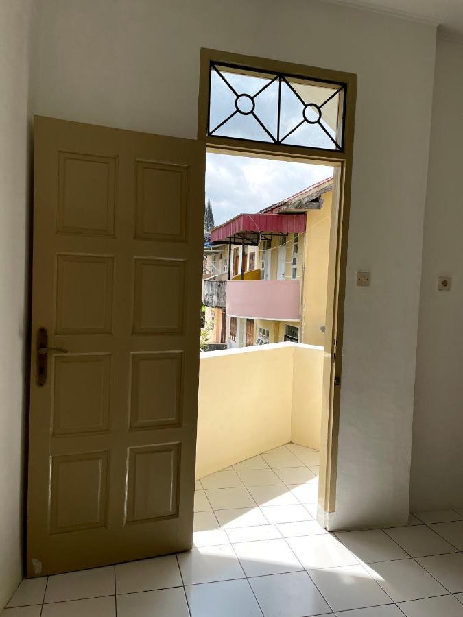Villa Bukit Indah Berastagi Exterior foto